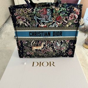 COPY - LARGE DIOR BOOK TOTE